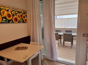 Apartment, 1 Bedroom, Balcony | Dining