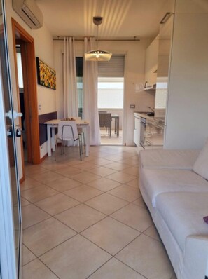 Appartement, 1 chambre, balcon | Restauration