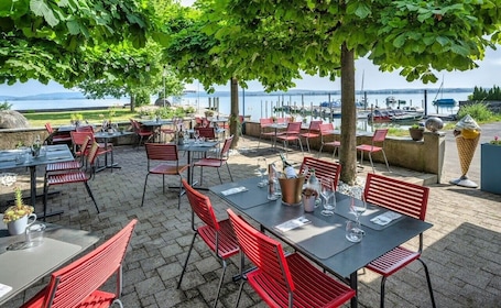 Outdoor dining. Ferienwohnung Direkt am Bodensee / Untersee Nahe Konstanz