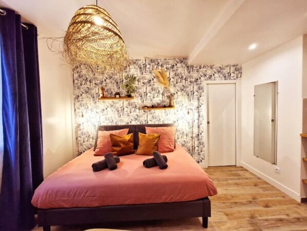 アイロン / アイロン台、旅行用ベビーベッド、WiFi (無料)、ベッドシーツ