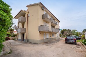 Room, 1 Bedroom, Balcony, Garden View | Exterior