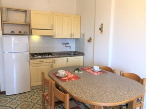 Lejlighed - 1 soveværelse - balkon - udsigt til have | Opholdsområde