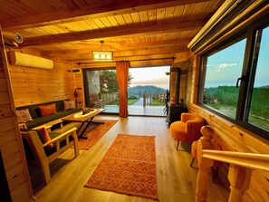 Deluxe Bungalow, Multiple Beds, Sea View, Garden Area