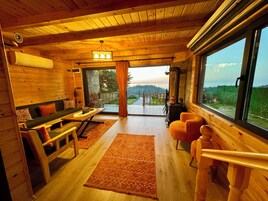 デラックス バンガロー ベッド (複数台) シービュー ガーデン | 遮光カーテン、防音設備、WiFi (無料)