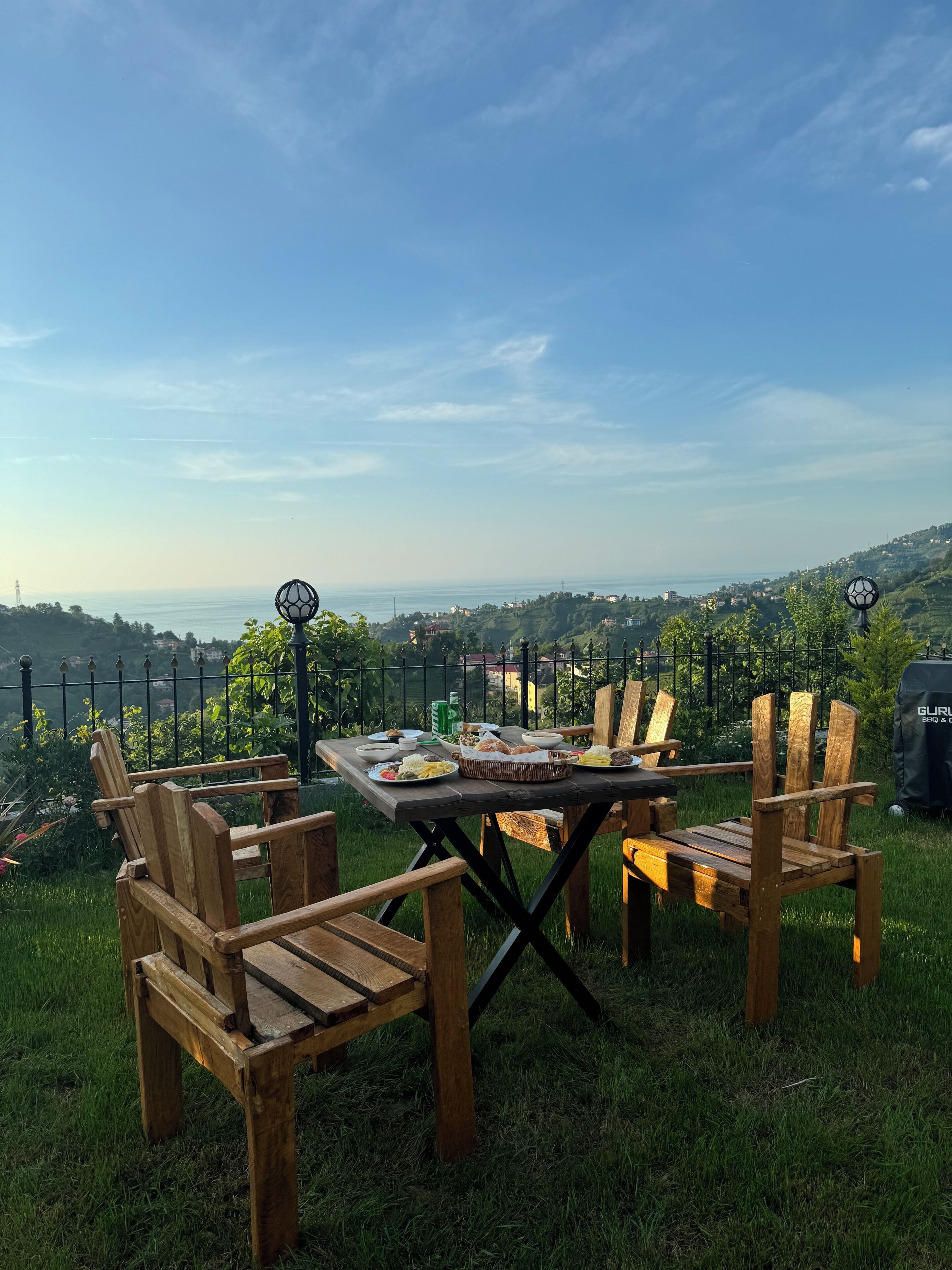 Familie-bungalow, flere senger, sjøutsikt, hageområde | Blendingsgardiner, lydisolert og wi-fi (inkludert)