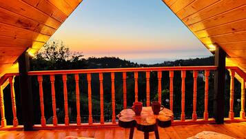 Deluxe Bungalow, Multiple Beds, Sea View, Garden Area | Balcony