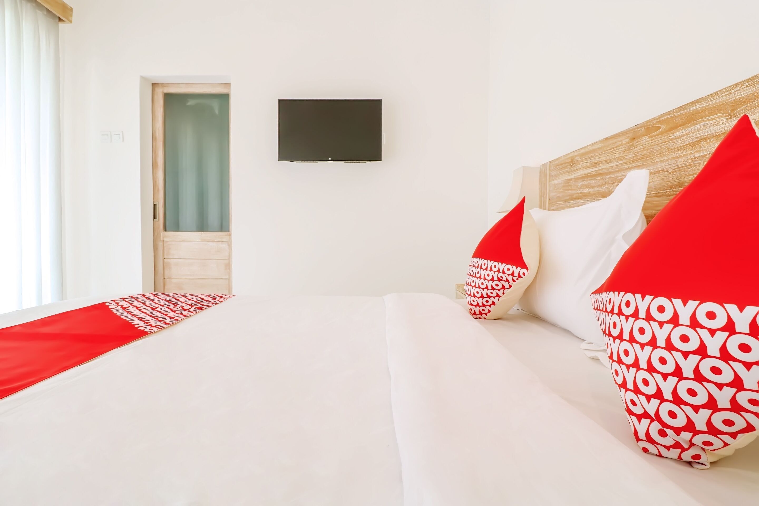 Deluxe Double Room | Laptop workspace, WiFi (free), bed sheets