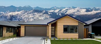 The Remarkable Queenstown Retreat - 
Escape to the perfect holiday! 