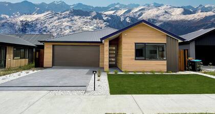 The Remarkable Queenstown Retreat -
Escape to the perfect holiday!