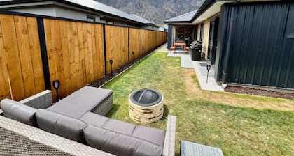 The Remarkable Queenstown Retreat -
Escape to the perfect holiday!