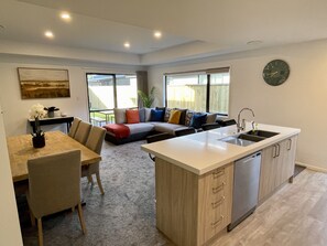 Smart TV, fireplace - The Remarkable Queenstown Retreat - 
Escape to the perfect holiday!  (Jacks Point)