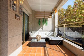 Terrace/patio - 2-Bedroom Apartment with air conditioning and Pool · UHC MICHELANGELO 238 (Salou)
