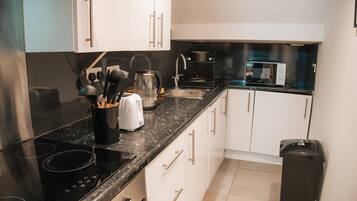 House | Private kitchen | Fridge, microwave, oven, stovetop