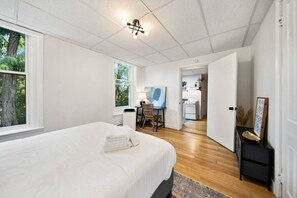 1 slaapkamer, een bureau, een strijkplank/strijkijzer, gratis wifi