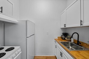 Refrigerador, horno, placa de cocina, cafetera/tetera