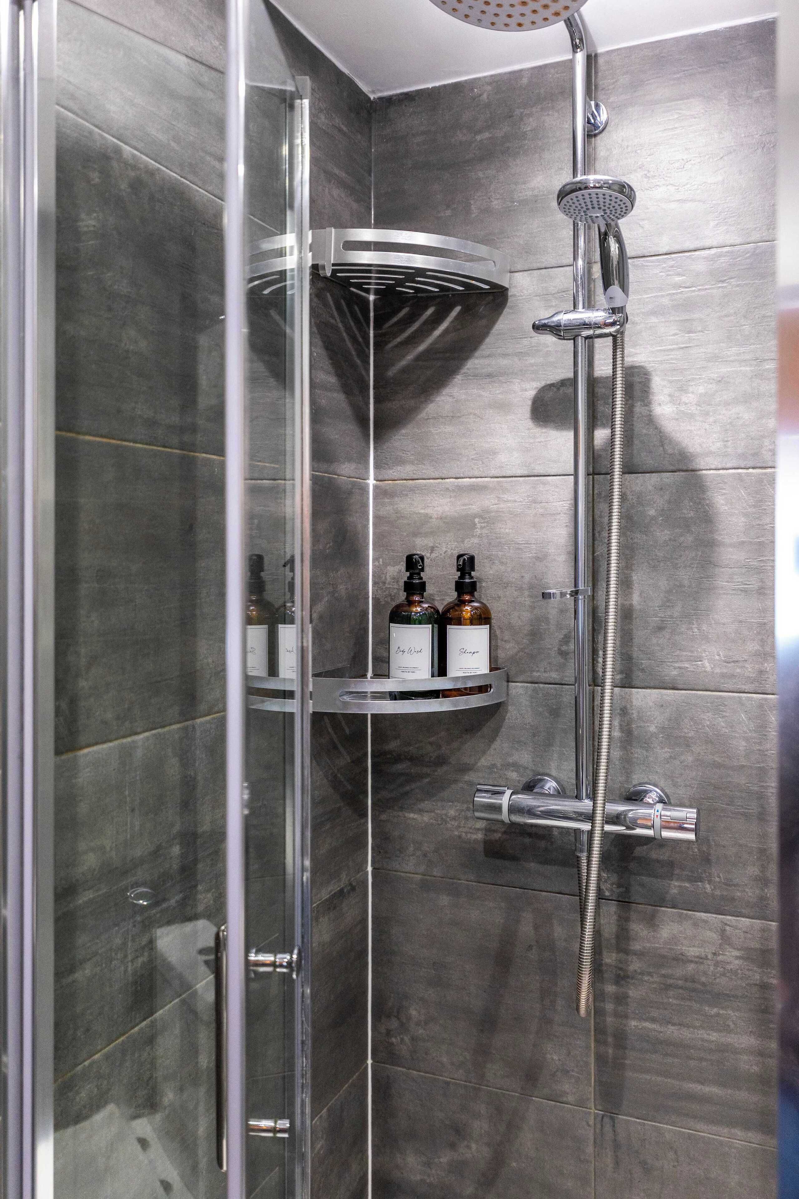 Shower, hair dryer, towels, shampoo