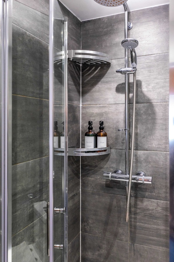 Shower, hair dryer, towels, shampoo