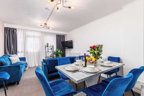 Modern 4 Bed Apartment  next to Borough Station