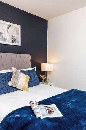 4 bedrooms, desk, iron/ironing board, WiFi