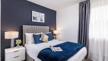 4 bedrooms, desk, iron/ironing board, WiFi