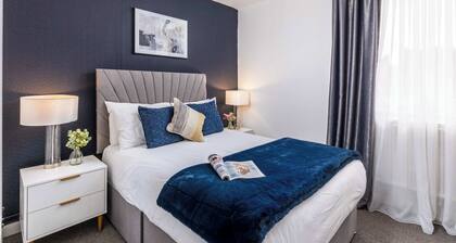 Modern 4 Bed Apartment next to Borough Station