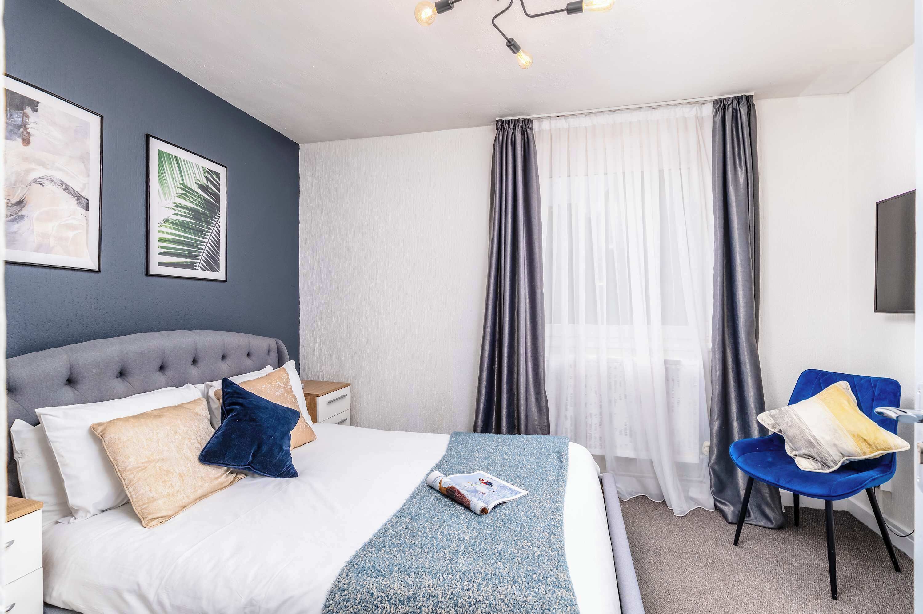 4 habitaciones, escritorio, tabla de planchar con plancha y wifi 