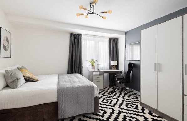 4 Schlafzimmer, Schreibtisch, Bügeleisen/Bügelbrett, WLAN