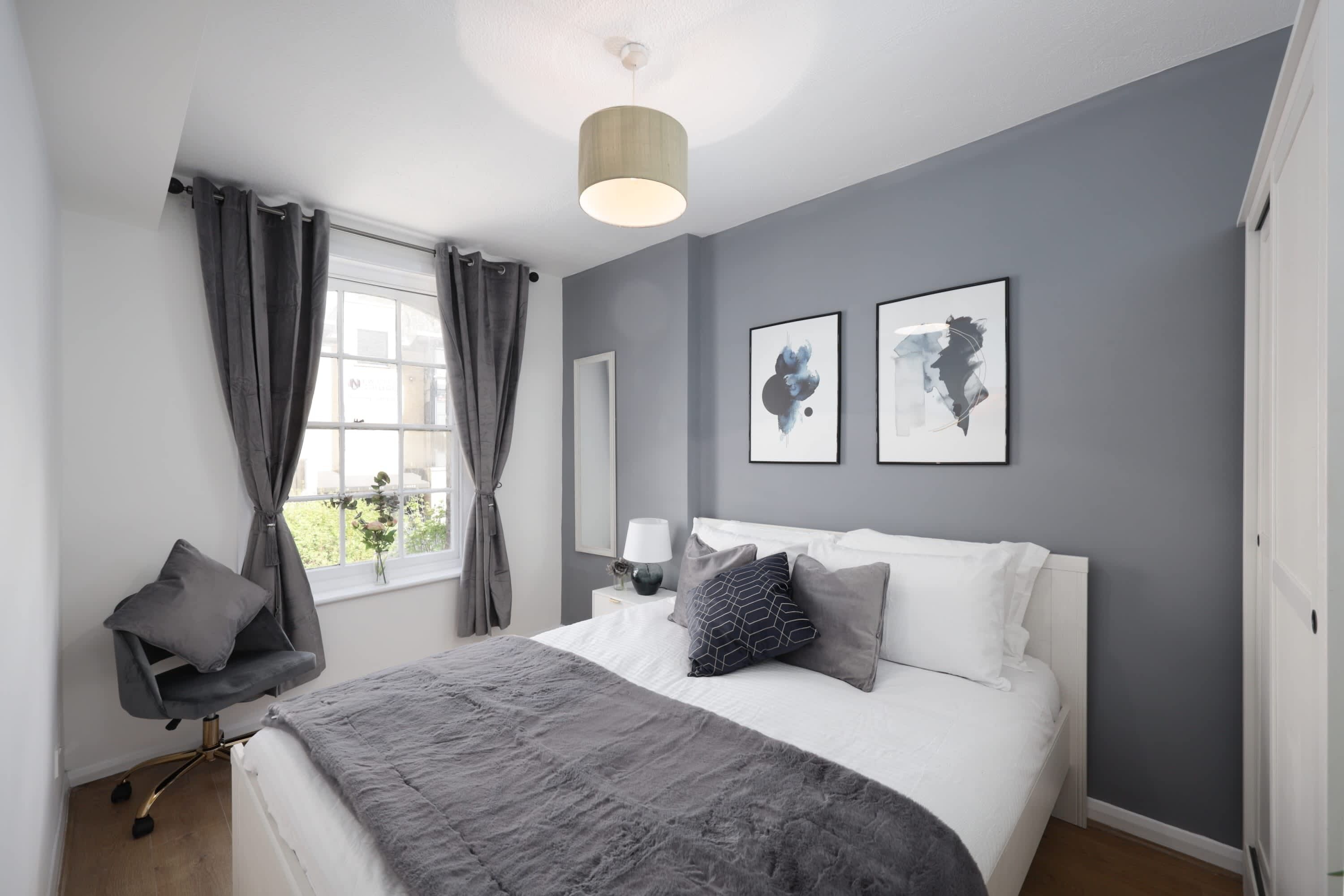 1 habitación, tabla de planchar con plancha, cuna de viaje y wifi 