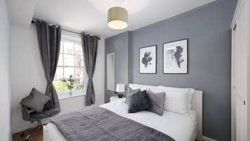 1 habitación, tabla de planchar con plancha, cuna de viaje y wifi