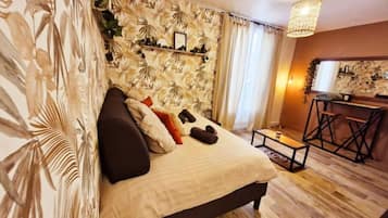 2 bedrooms, iron/ironing board, travel cot, free WiFi