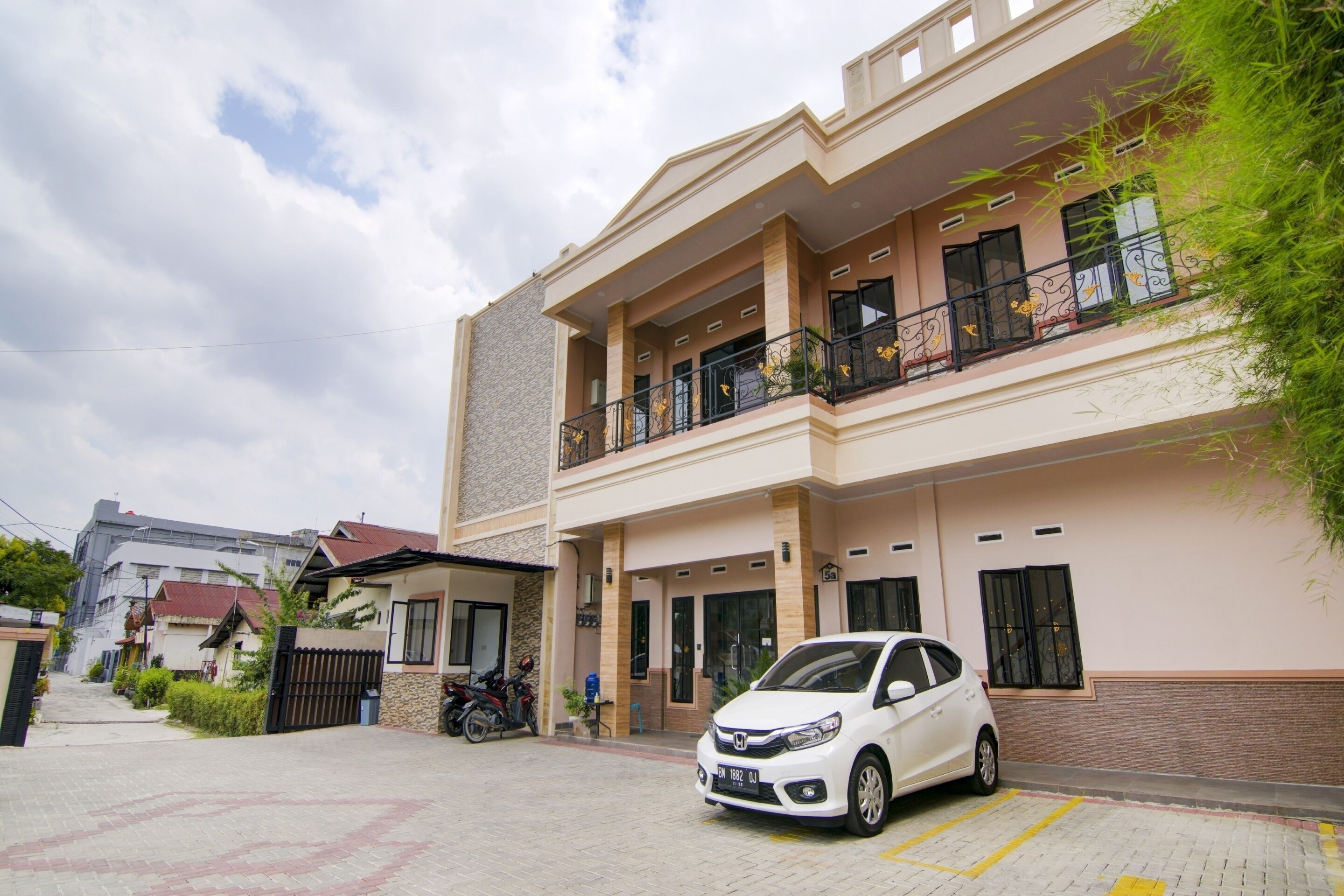 Façana frontal de l'allotjament