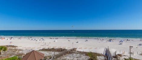 Condo Prestigio, 3 habitaciones, balcón, vista a la playa | Vista del balcón
