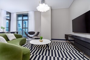 Appartement Élite | Aire de séjour | Téléviseur connecté de 65 po avec télévision par câble, Netflix