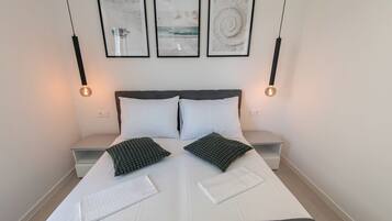 2 bedrooms, iron/ironing board, free WiFi, bed sheets