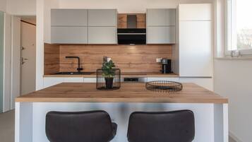 Kühlschrank, Ofen, Herdplatte, Geschirrspüler