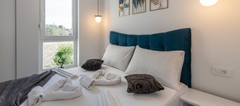 Two-bedroom apartment with pool & jacuzzi 