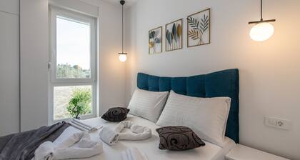 Two-bedroom apartment with pool & jacuzzi