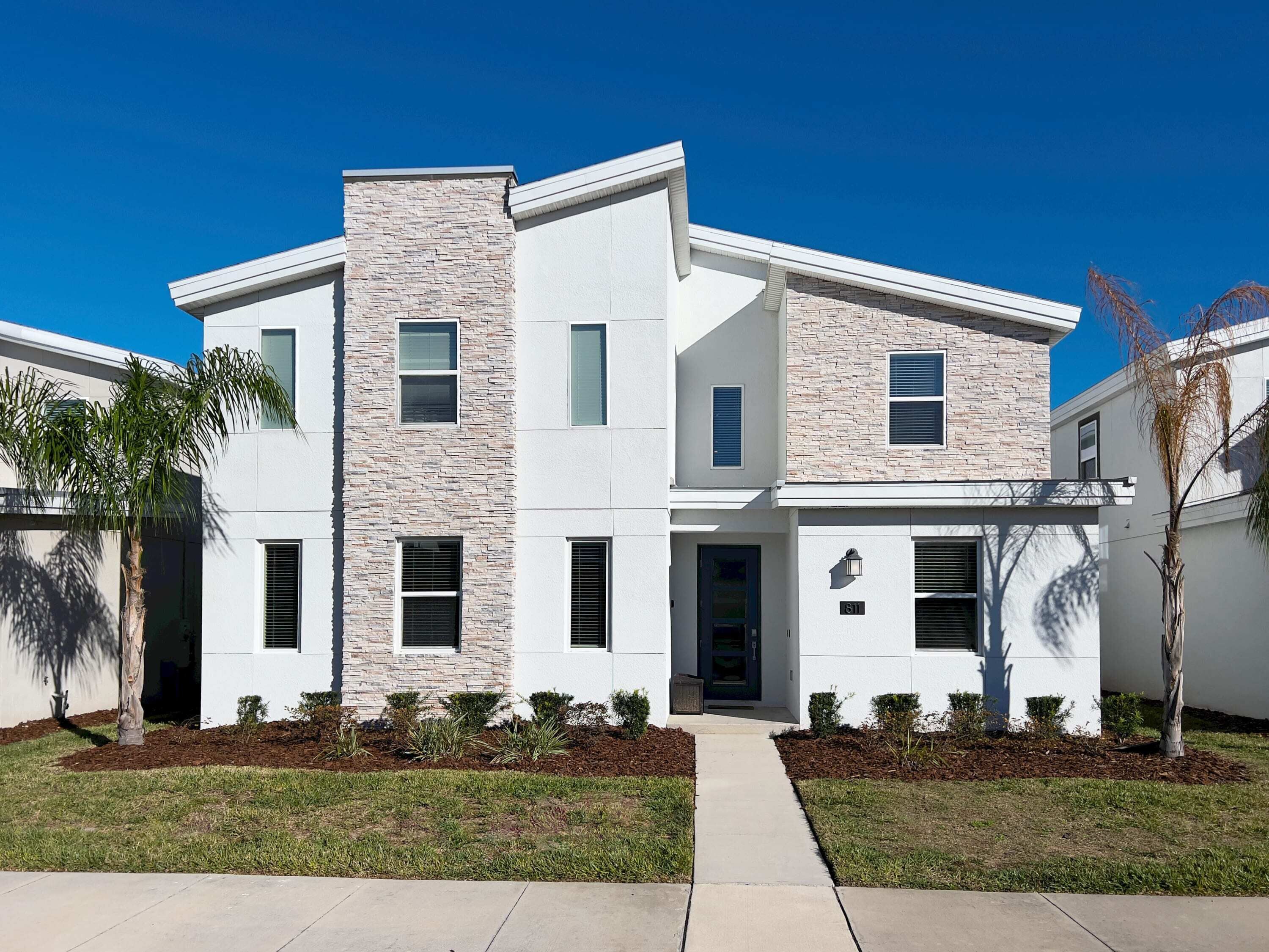 Beautiful Pool Home Sleeps 26- Themed Rooms-811SS