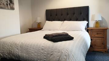 5 habitaciones, escritorio, tabla de planchar con plancha y wifi gratis