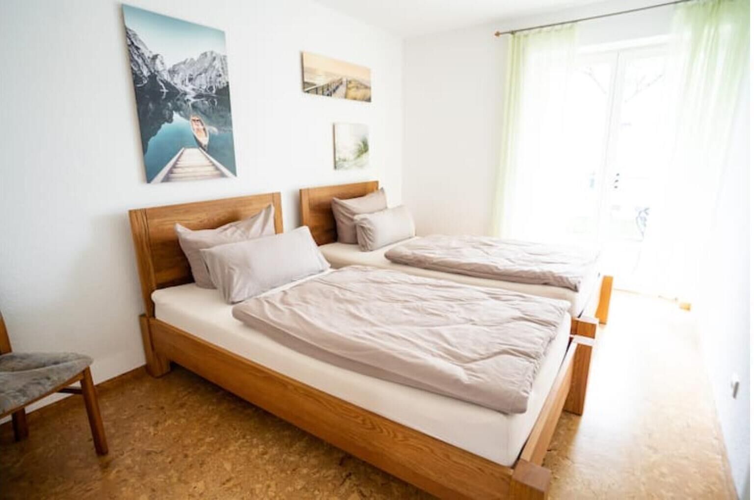 5 bedrooms, iron/ironing board, WiFi, bed sheets