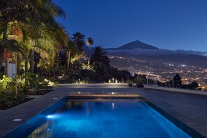Outdoor pool, a heated pool - "Villa Encanta" with incredible views, heated pool and large sun terrace (Santa Úrsula)