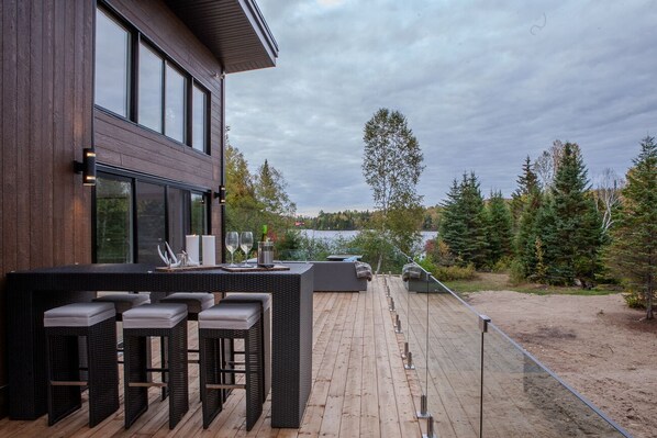 Outdoor dining - Magnificent chalet with a contemporary design: dream location for an unforgettable holiday (Notre-Dame-de-la-Merci)