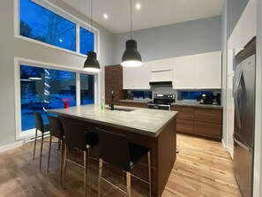 Fridge, microwave, oven, dishwasher - Magnificent chalet with a contemporary design: dream location for an unforgettable holiday (Notre-Dame-de-la-Merci)