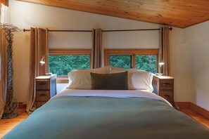 4 bedrooms, desk, iron/ironing board, travel crib - Chalet with unique and spectacular architecture! (Val-David)