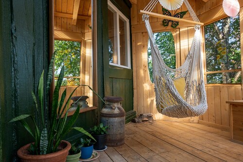 Beautiful rustic chalet with a tower and spectacular view. A spa and veranda open all year round.