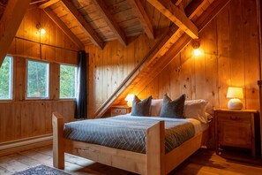 4 bedrooms, desk, travel cot, free WiFi - Beautiful rustic chalet with a tower and spectacular view. A spa and veranda open all year round. (Sainte-Lucie-des-Laurentides)