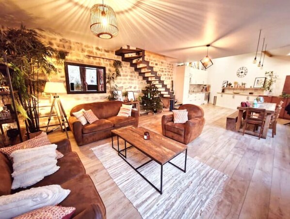 Smart TV - Belle Maison Avec Jardin, Centre-ville, Métro (Clichy)