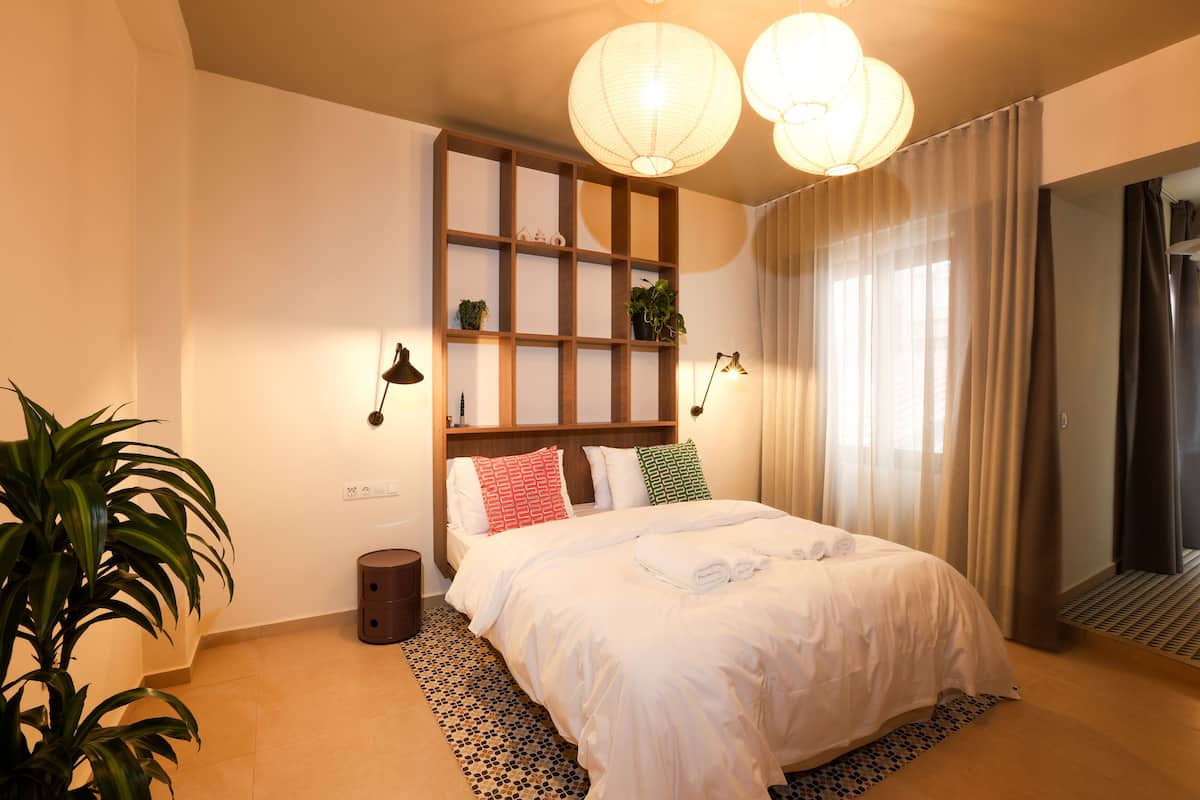 Comfort Double Room with Window | 1 camera, ferro/asse da stiro, Wi-Fi gratuito, lenzuola