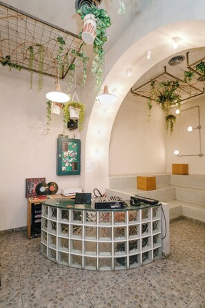 32-tommers smart-tv med satellitkanaler