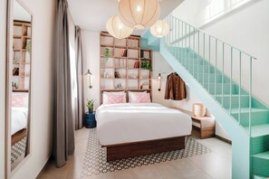 Urban Loft Suite with Rooftop Terrace | Iron/ironing board, free WiFi, bed sheets - Dogpound Athens (Athens)